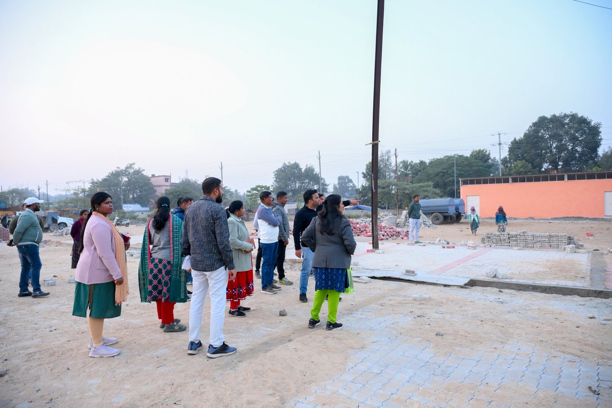 RourkelaMC's tweet image. RMC Commissioner visited the under-construction parking lot at Power House Road and advised the officials to ensure timely completion and maintain quality work.

#Visit #construction #completion #Rourkela #RMC