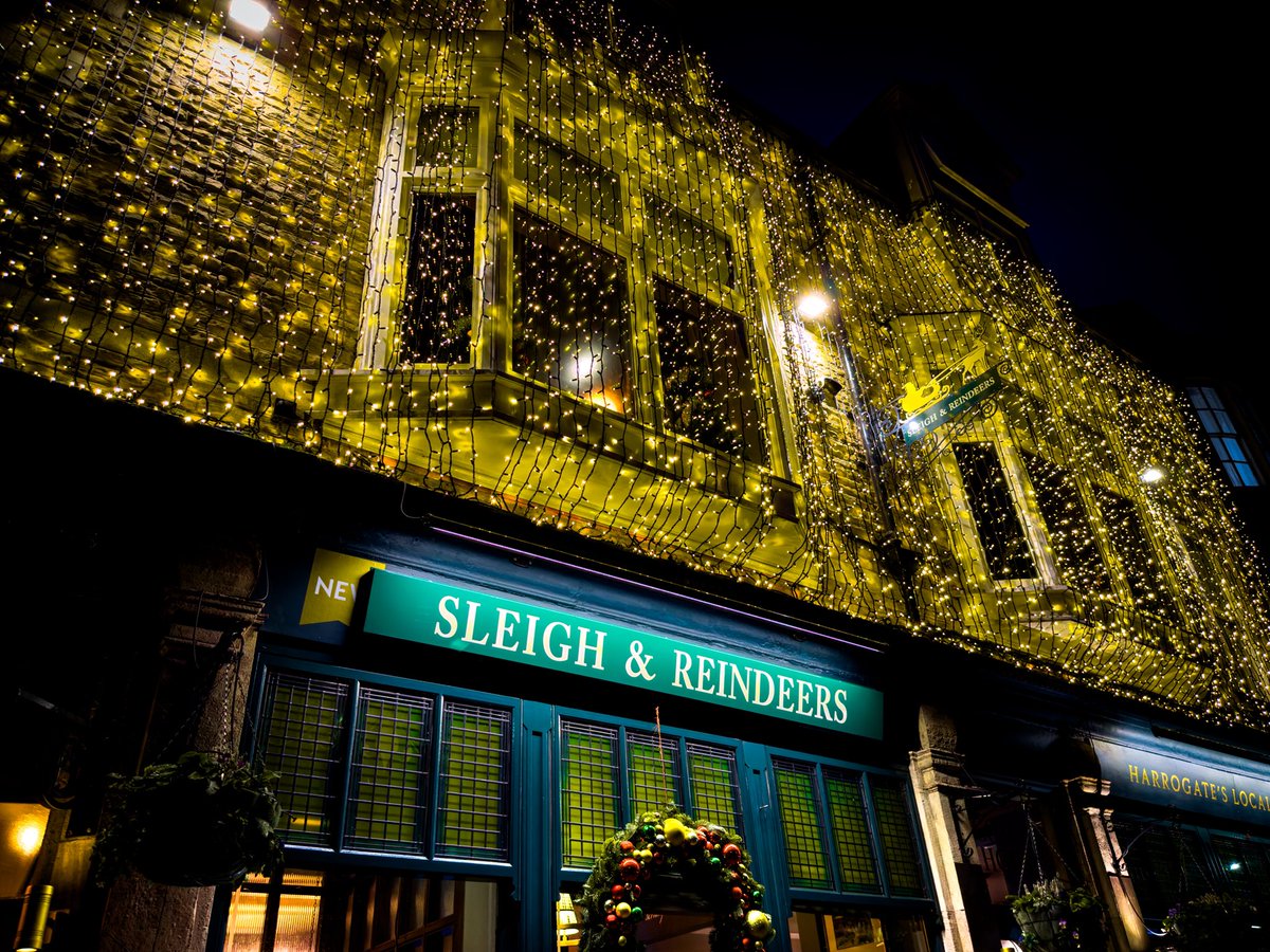 PicturskewPhoto's tweet photo. #Santas 🎅🏽🎄pub in #Yorkshire #Harrogate @BBCYorkshire @Taylors @Harrogatebc @Harrogate_News @GHRHarrogate https://t.co/kyagWW0dTv