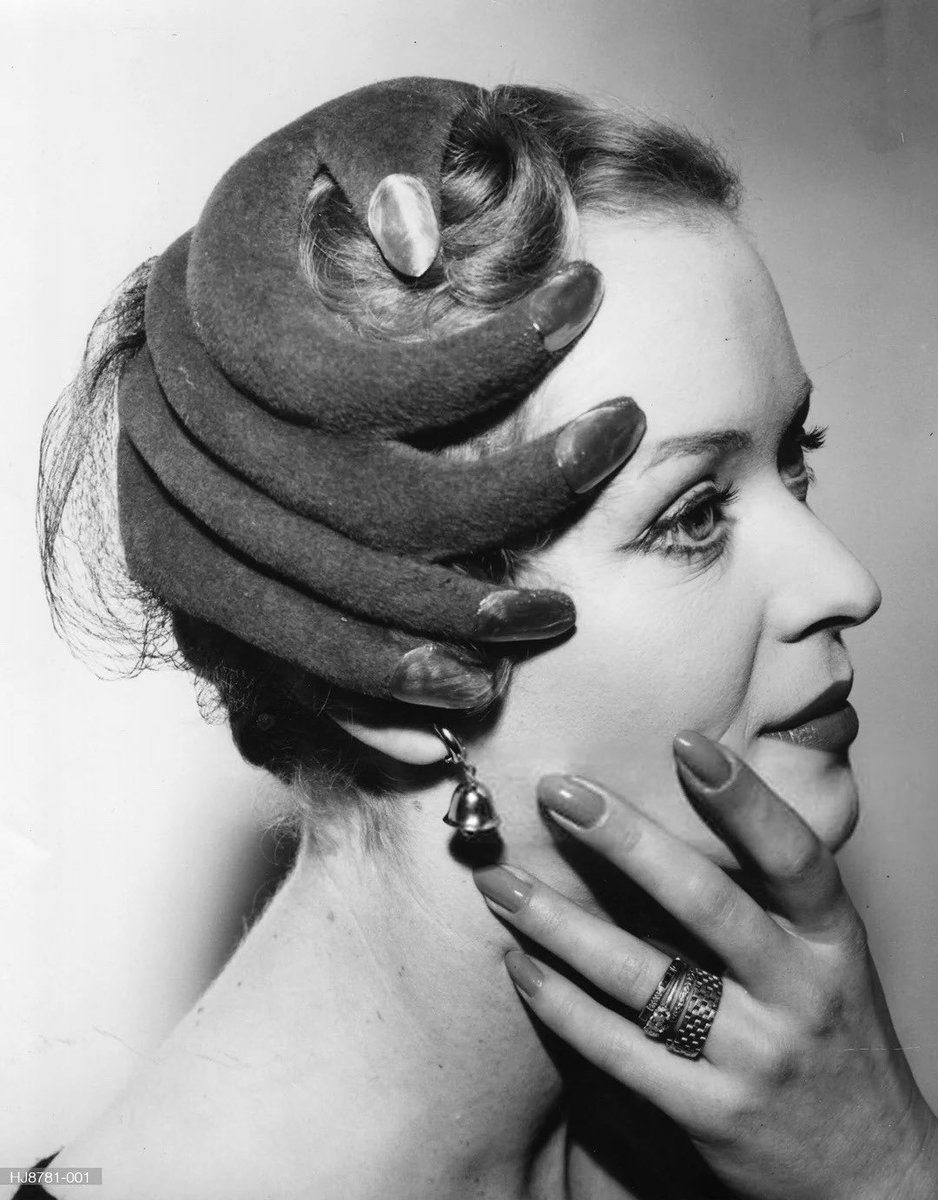 Ttalindeyzac's tweet photo. ‘Hand Hat’, 
Elsa Schiaparelli, 1950 https://t.co/vXp8SSTiSK