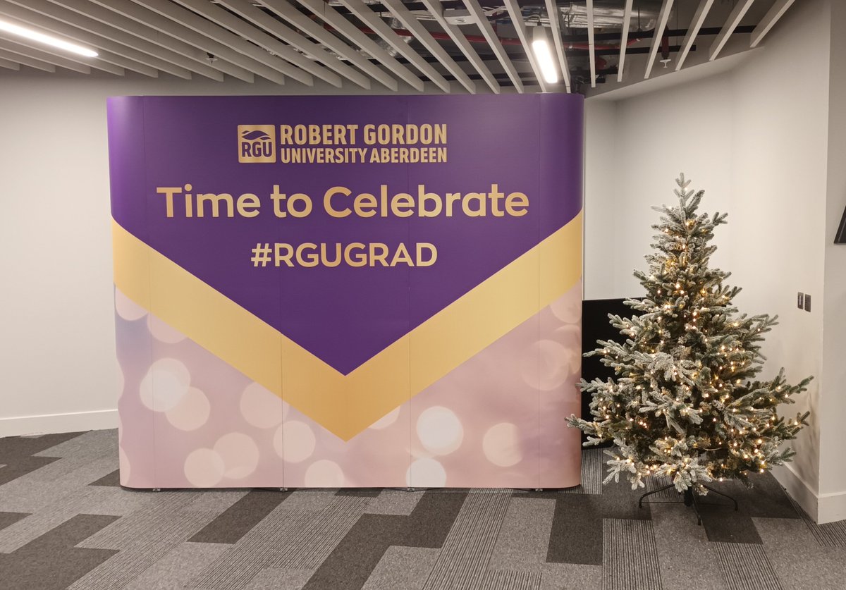 RGUSocScience's tweet image. Many #congratulations to all the students graduating today! An amazing achievement, you've all done brilliantly 👏 🎓🥳