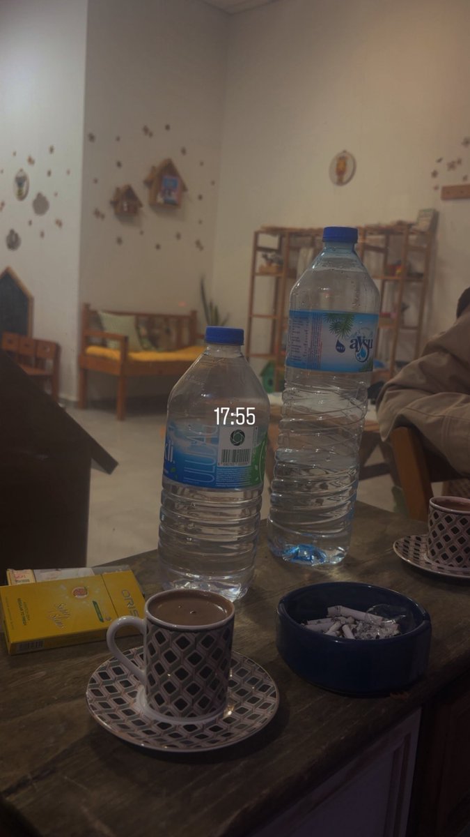 Esnaf olmak ne kadar güzel bir şeymiş ya işlerimizi hallettik dükkanın önüne sandalye attık keyif kahvesi yapıyoruz