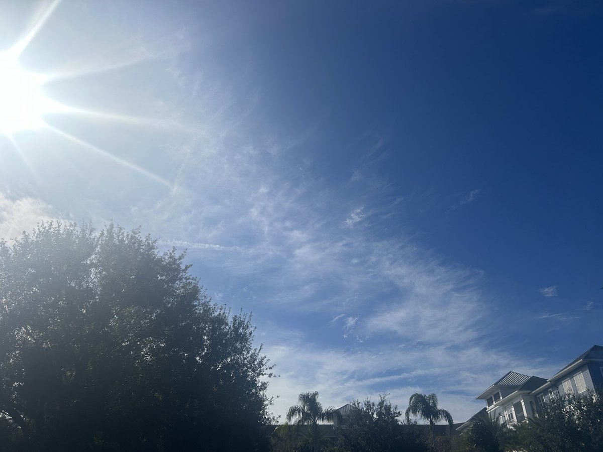 TsunamiSean's tweet photo. Nearly noon. Magically, after years of weathermen being humiliated for being unable to predict the weather, @Apple weather predicts the weather with precision. They just had to manufacture it! However, they will soon be humiliated once again when they are bankrupted for this. Good luck!