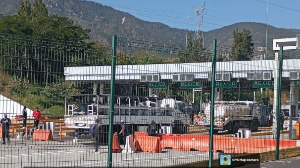#TomePrecauciones en #Guerrero se registra cierre parcial de circulación por presencia de personas, cerca de la caseta de cobro "Palo Blanco" en el km 288+800 de la autopista Chilpancingo- Acapulco (Directo). Atienda indicación vial.
