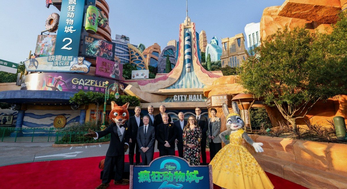 AmadeoWong's tweet photo. Shanghai Disney’s Zootopia land grand opening with Judy &amp; Nick? The effort put into this launch is insane—they’re treating this like a huge event. 🎉 #Zootopia2 #ShanghaiDisney https://t.co/fB3O7tnzCD