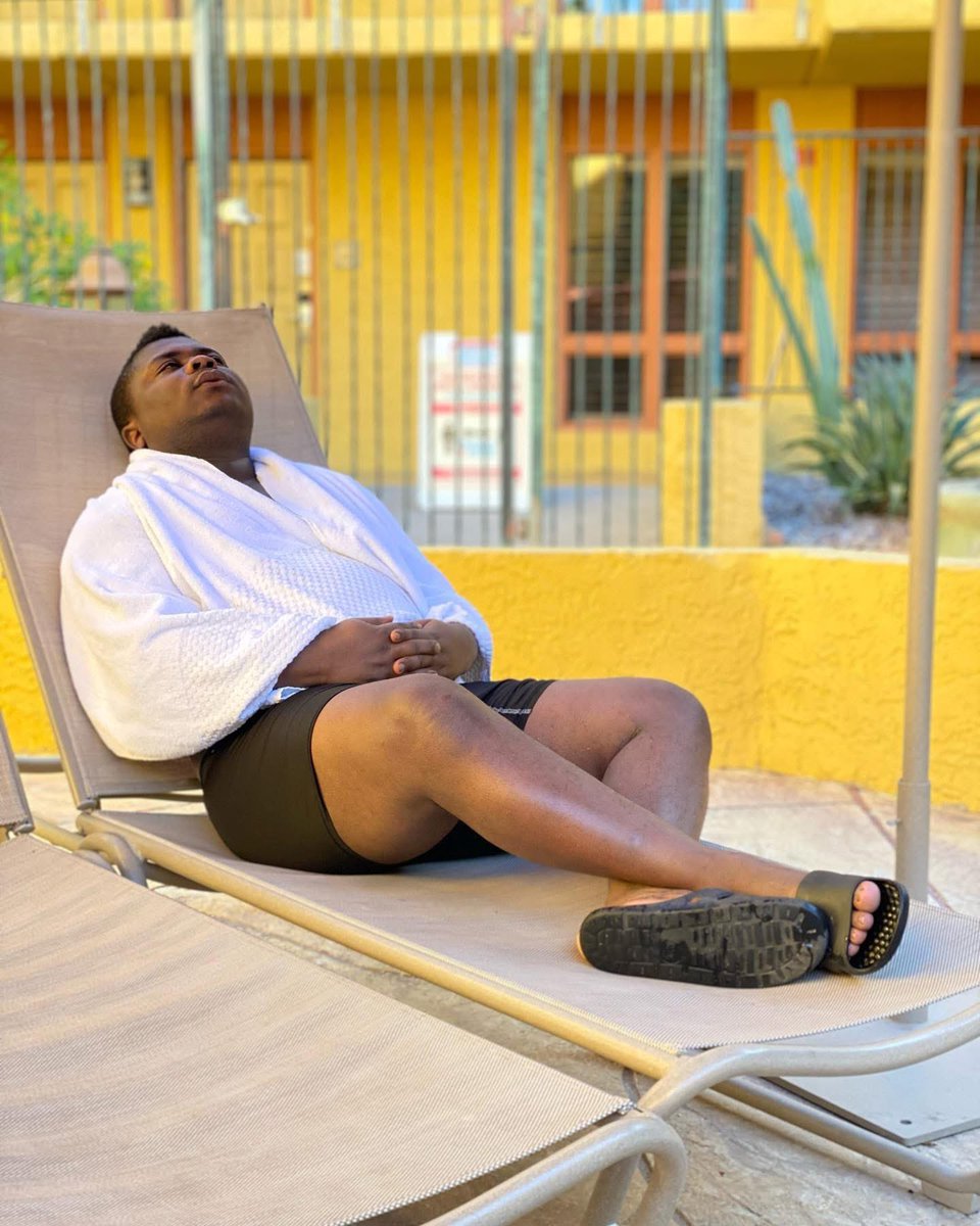 Ese ubundi uyu mugabo mu byukuri akora iki mubuzima busanzwe namanyama ahora yotsa???

Niko ndemwe😁