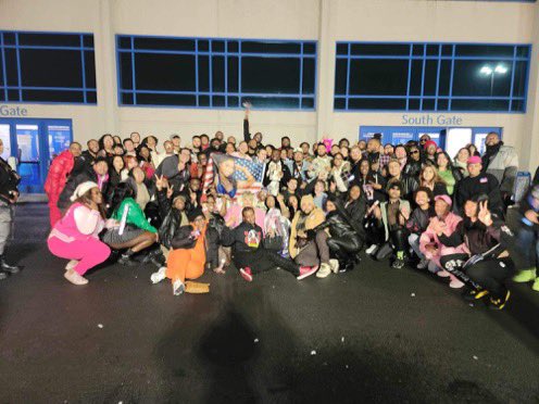 Drc0theninja's tweet photo. CHICAGO BARBZZZZZZZZZ ugh will never forget the feeling. Queen wasn’t even in appearance and we still showed up and showed OUT! #RealBarbs
(Her post reminded me of these blissful pics ) https://t.co/Iq2PjznsJP