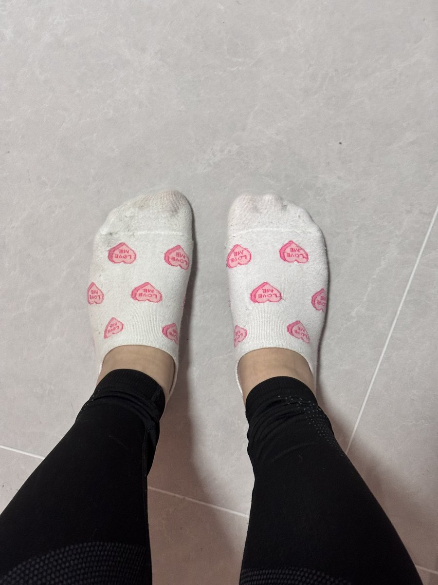 Yooho066's tweet photo. 三天了，明天就要寄走被别人玩了。#女友分享 #出卖女友 #绿帽 #淫妻 #白袜 #棉袜  #原味 #裸足 #恋足 #足控 https://t.co/vVzHsfy0MA