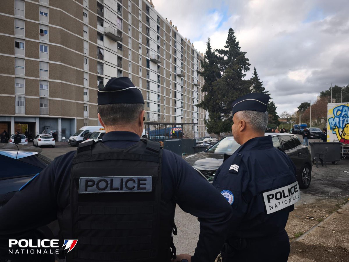 PoliceNat13's tweet photo. #AntiNarco | Les👮‍♂️sur le terrain cet après-midi à la cité Les Oliviers A dans les quartiers du nord de📍#Marseille.
Bilan provisoire :
➡️  7 interpellations
Les opérations se poursuivent https://t.co/lr3IdBaF9s