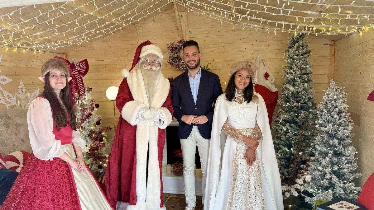 🎅✨ ¡Papá Noel ya está en Icod de los Vinos! ✨🎅

Hoy hemos tenido el honor de recibir en el Ayuntamiento a Papá Noel, que ha llegado estos días a nuestro municipio cargado de ilusión y magia. Como alcalde, he podido trasladarle que los niños y niñas de Icod han sido muy buenos