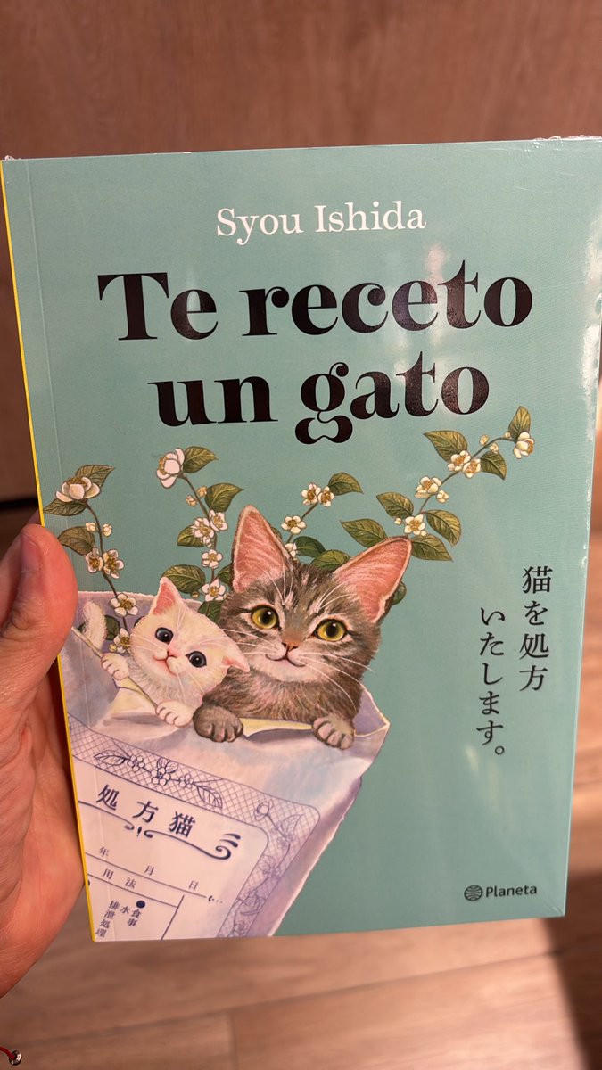 Lo compré para hacer un regalo y ahora necesito leerlo! Esta vez me contuve! Porque nunca no salgo con un libro para mi también cada vez que compro para regalar 😂