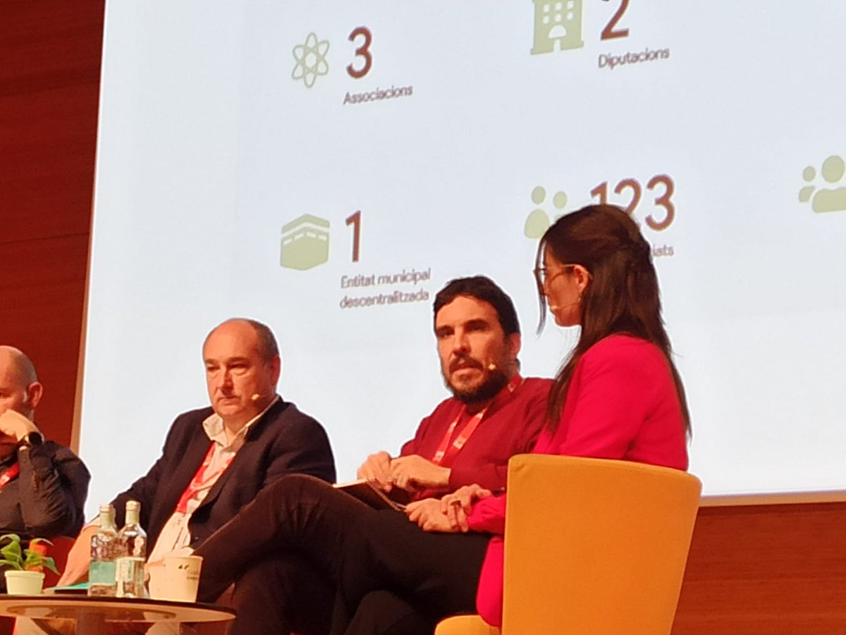 Quin sentit té la titularitat pública de la xarxa elèctrica de distribució?

<a href="/arnau78/">Arnau Comas</a> ⚠️ ho va explicar a #EnerHubReus 🏤

I en continuarem parlant aquesta setmana a la Jornada de l' <a href="/Amep_Cat/">Amep_cat</a>  a Tarragona! 🤩 

Inscriu-te: congres.manners.es/AMEP2024/inscr…