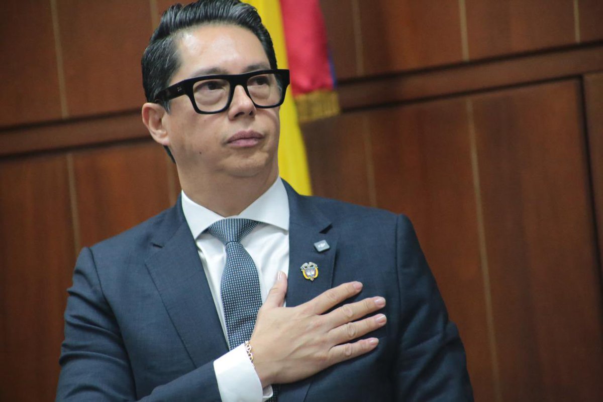 #ComisiónVI | “Hoy condecoramos a una institución que ha demostrado que la excelencia se construye con disciplina y compromiso. Unicaribe, ha fortalecido su apuesta por la formación integral, la articulación con la educación media y el desarrollo regional”, S <a href="/pedrohflorez/">Pedro Hernando Flórez Porras</a>.