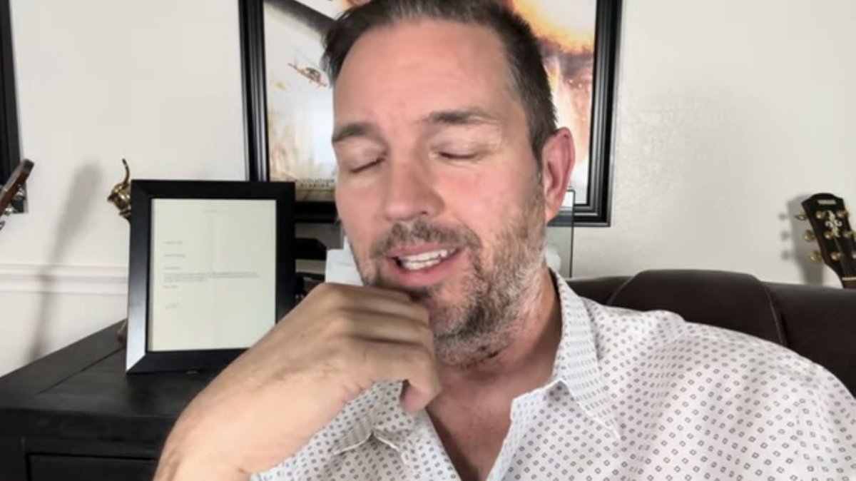 termite6000's tweet photo. @matthewdmarsden @esjesjesj tough talk with that lil double chin and neck beard creeping up https://t.co/PJYeyoMLf9
