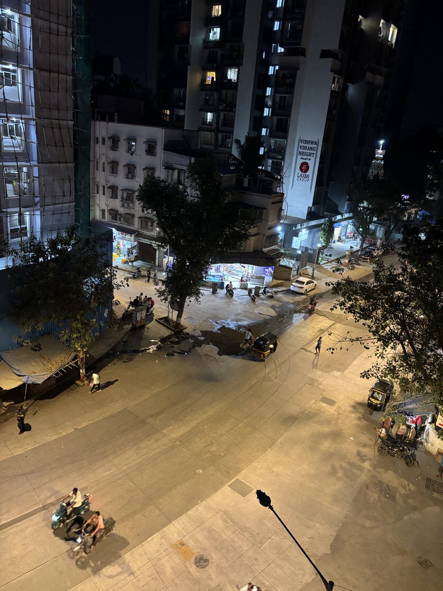 MakhelaRohan's tweet photo. To the best municipal corporation in the word @mybmc 
A serious sewage water  leak has been ongoing for more than 20 days on the road near Dahisar subway east. The continuous flow of sewage water  is damaging the road surface and creating a significant safety hazard for commuter. https://t.co/clkj5jq02z