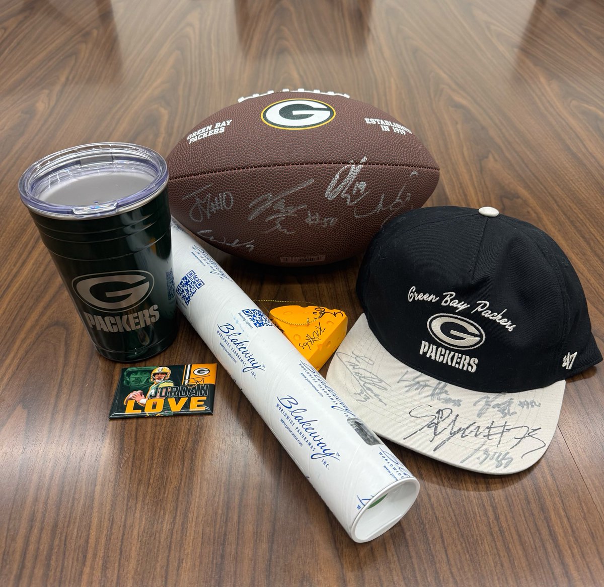 packers's tweet image. 🚨 SIGNED GIVEAWAY 🚨

To win:
1. RT
2. Comment #ProBowlVote + [any Packers player name]

Christian Watson
Jordan Love
Zach Tom
Daniel Whelan
Romeo Doubs
Rasheed Walker
Sean Rhyan
Evan Williams
Isaiah McDuffie
Luke Musgrave