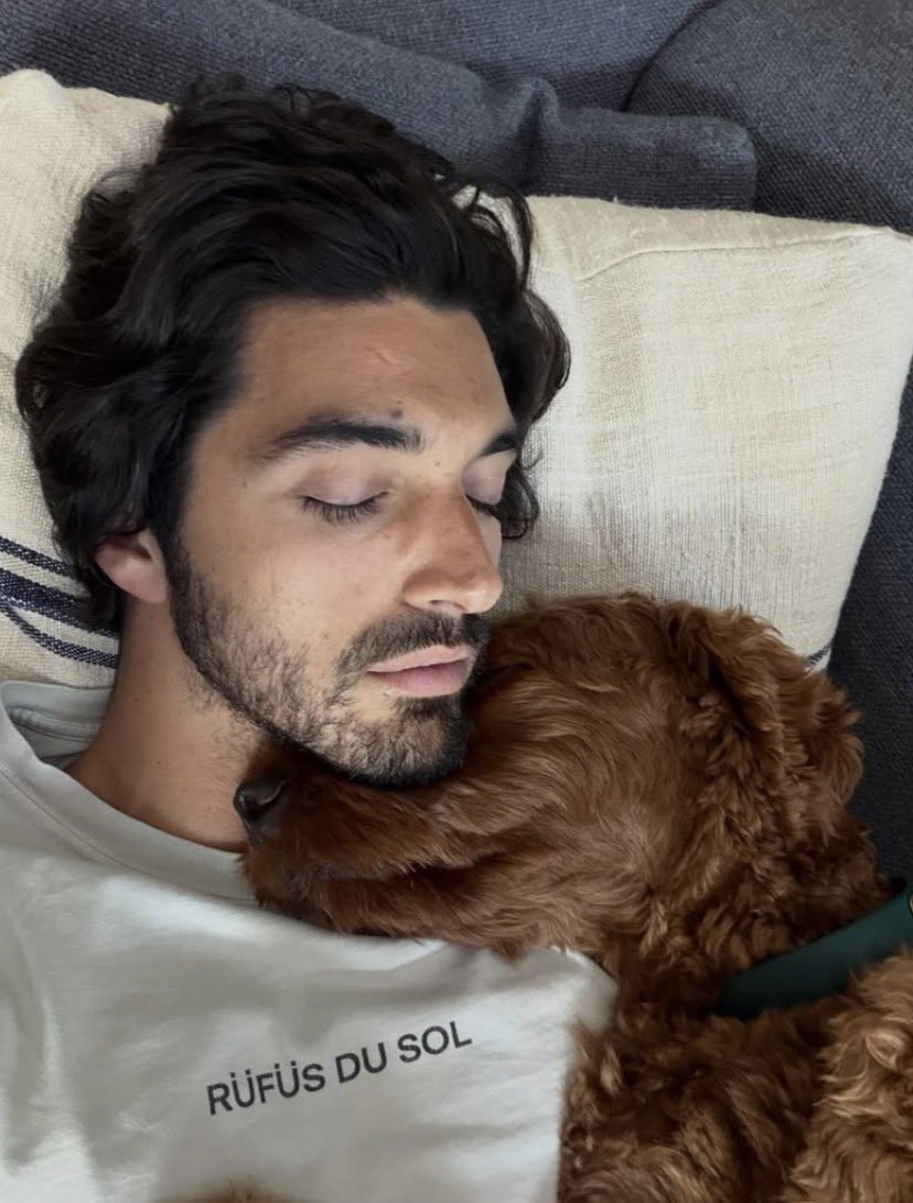 Oh please, this is one of the sweetest photos ever. 😭 ❤❤❤❤
#TaylorZakharPerez