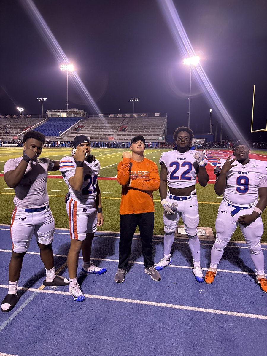 Gotta take the time to shout out the #Steppas 

Had 5 guys heavily contribute to the success of our defense/team overall

Through Defense and Special Teams, they had…

484 Combined Tackles (214 Solo)
12 Sacks 
56 TFLs 
23 QB Hurries
17 QB Hits 
11 PBUs 
3 INTs
4 FFs 
6 FRs