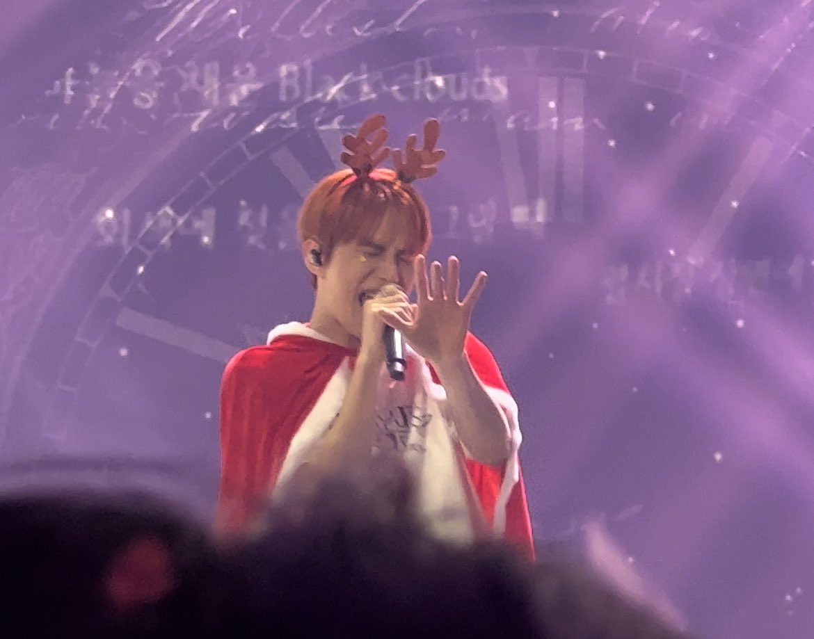 จองอูเข้าฝึกsmปี 2014 อายุ 16 
เปิดตัวรุกกี้ 2017 อายุ 19 
nct u 2018 อายุ 20 
nct 127 2018 อายุ 20 
nct djj 2023 อายุ 25 
musical 2025 อายุ 27 
solo 2025 อายุ 27 
สอบเข้าดุริยางค์ทหารบก 2025 อายุ 27 
ปลดประจำการ อายุ 29

เรียนจบมัธยมก่อนเดบิ้ว
เรียนจบป.โท ปี2024