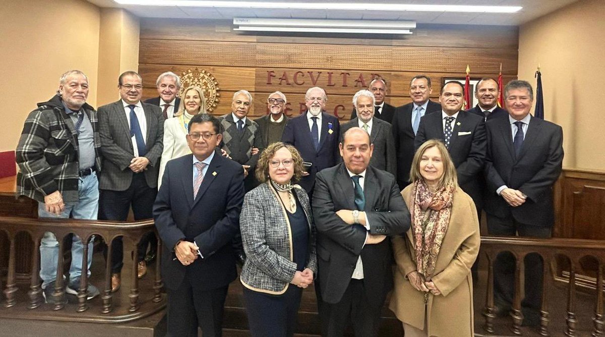Transcurrió con mucho entusiasmo y éxito, la segunda jornada binacional de las Academias de Ciencias Penales México/España, en la Universidad de Salamanca. Mañana continuamos en Madrid en la Complutense.