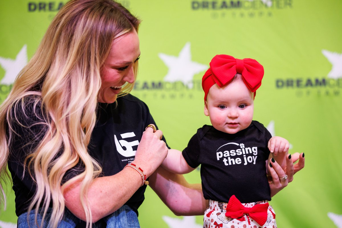 bemayfieldfdn's tweet image. One week until we Pass the Joy again! 🎁

There’s still time to make an impact by becoming a Passing the Joy Star with a $50 donation or join #PassingtheJoyTampa and help us spread joy across our community this holiday season.

Become a star or learn more on how to pass the joy…