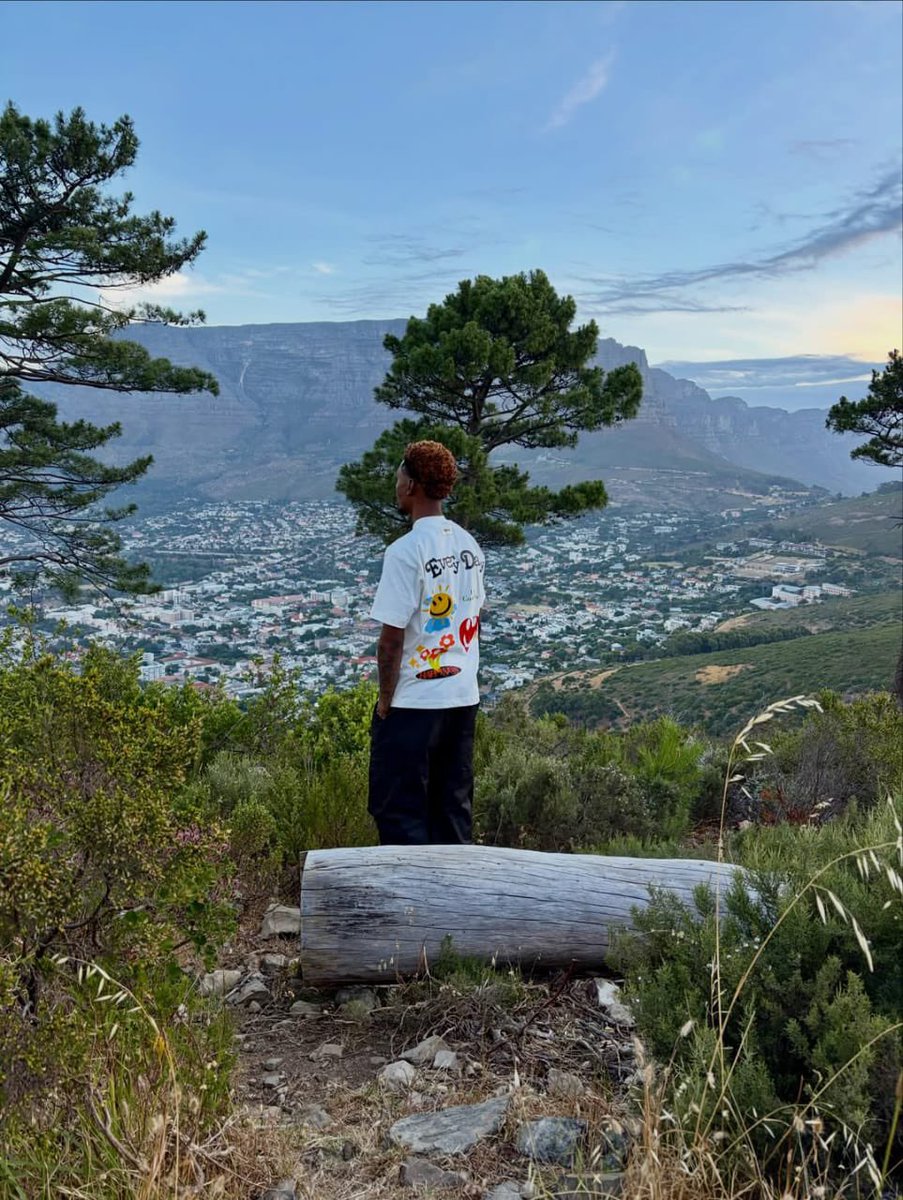 The melodies on this track feel warm and comforting. <a href="/Thebadboywave/">WAVEBOII</a> #WaveboiiBamise