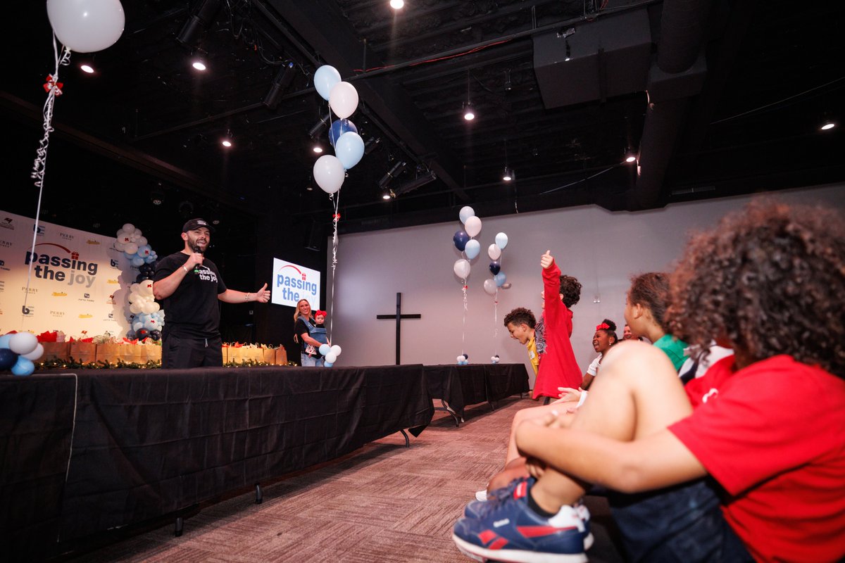 bemayfieldfdn's tweet image. One week until we Pass the Joy again! 🎁

There’s still time to make an impact by becoming a Passing the Joy Star with a $50 donation or join #PassingtheJoyTampa and help us spread joy across our community this holiday season.

Become a star or learn more on how to pass the joy…