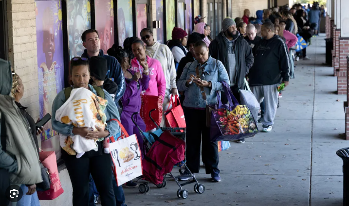 TWEEPS: trump keeps pretending the economy is great while families are being crushed by soaring food, housing, and health care costs. His policies caused this mess.

Can we get 1,000 fast RTs and 1,000 replies using #TrumpInflationCrisis.

Please and thank you! 🙏💪