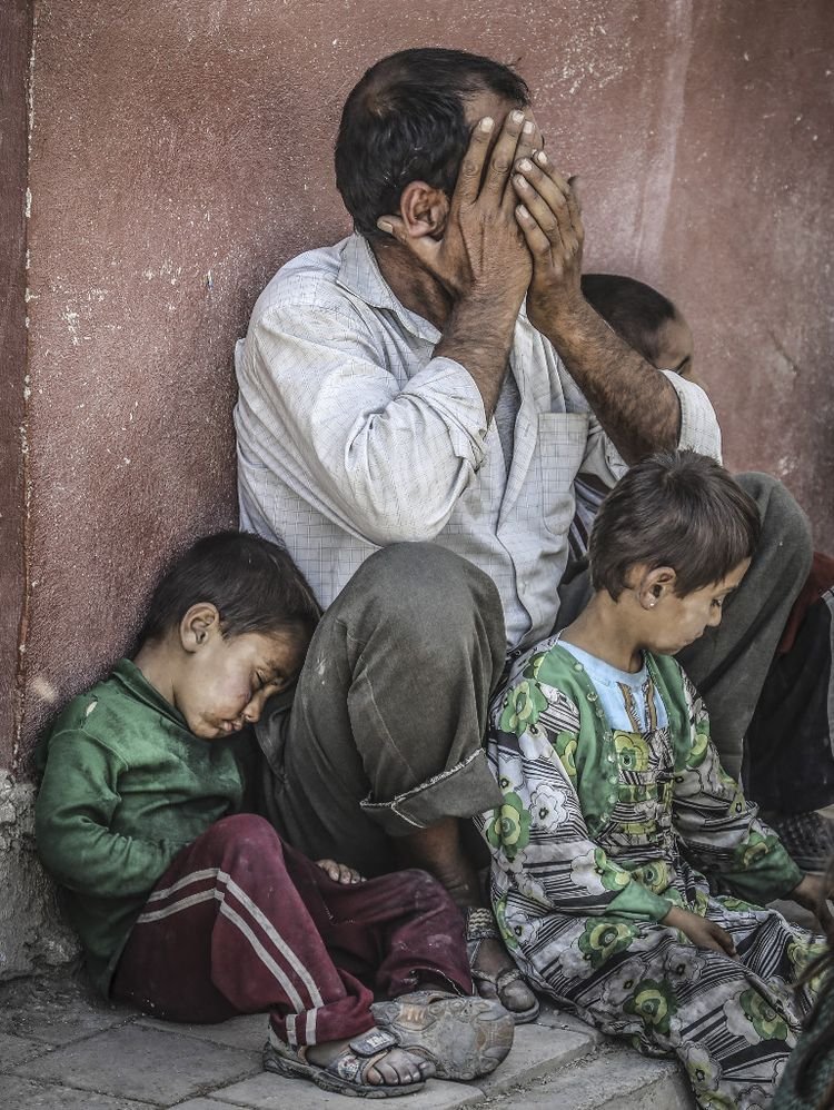 Ey İblis’in hasedinde,
Kabil’in hırsında,
Karun’un tamahında yoğrulan günah
Var git ihtiras girdabında boğulan er kişi otağında eğlen
Bize de günah...😢
"📸"