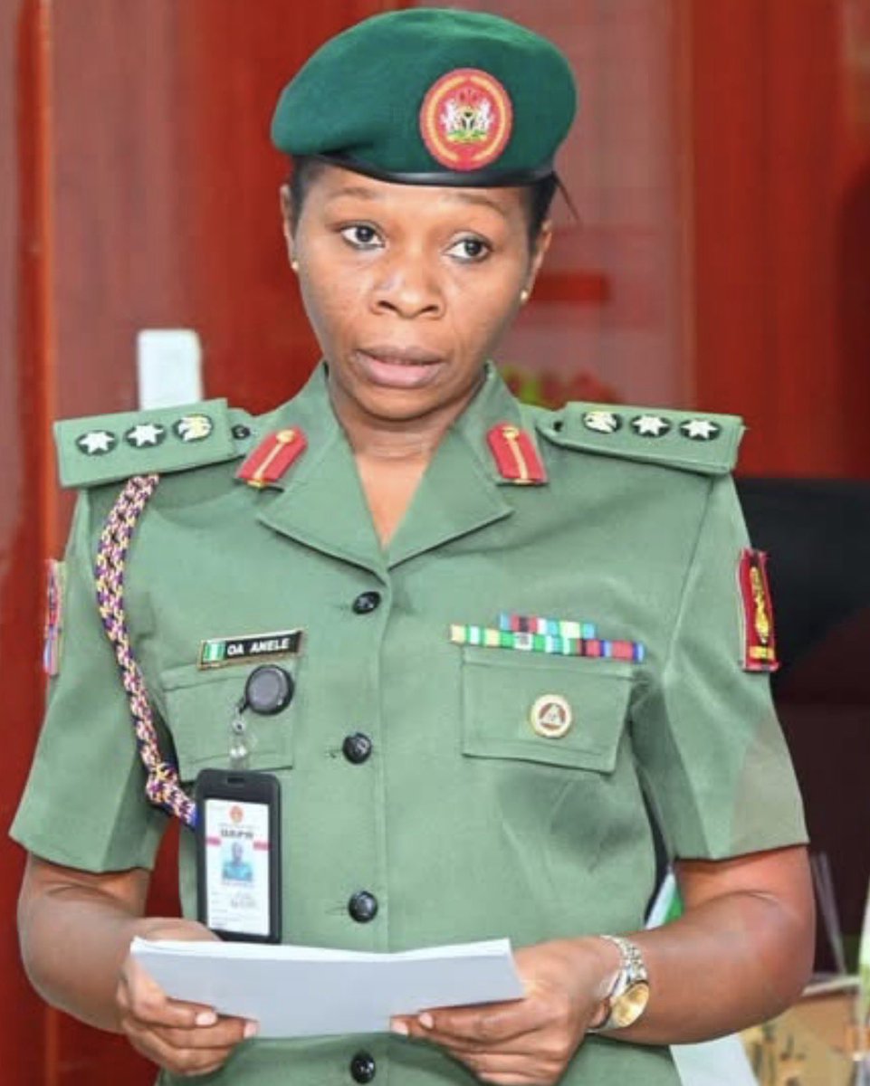 Pressman2040's tweet photo. WOMEN IN UNIFORM:
"From combat to leadership positions, Nigerian women in the military are breaking barriers. They prove that courage has no gender"
CONGRATULATIONS to The Nigerian Army’s FIRST Female Spokesperson, Col Appolonia Anele on her decoration.
#Sentinel
#ThankASoldier https://t.co/WuxUe4sVrC