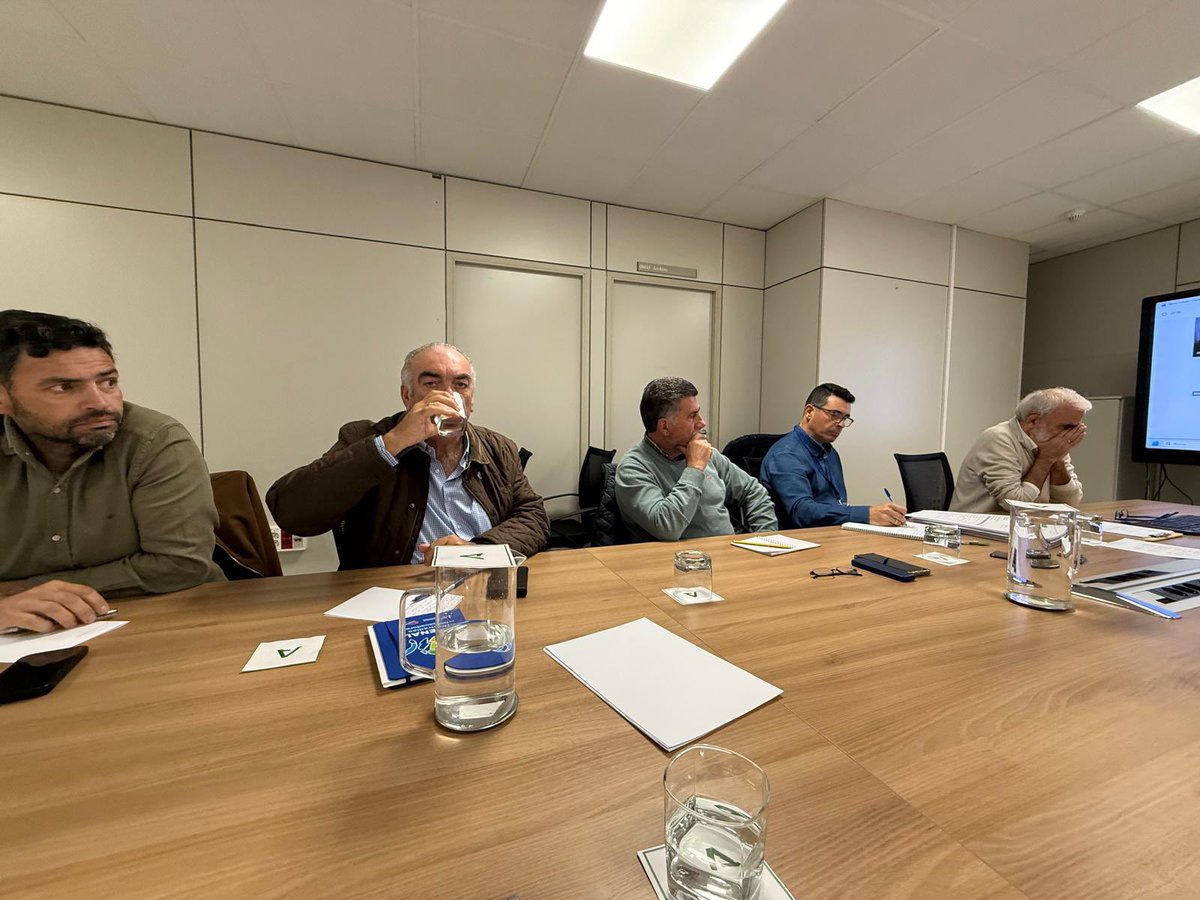 Representantes pesqueros del Golfo de Cádiz mantienen hoy una reunión en la Consejería de Pesca sobre la MESA DE TRABAJO DE LA CHIRLA.

La próxima reunión será aproximadamente a principios de enero de 2026.