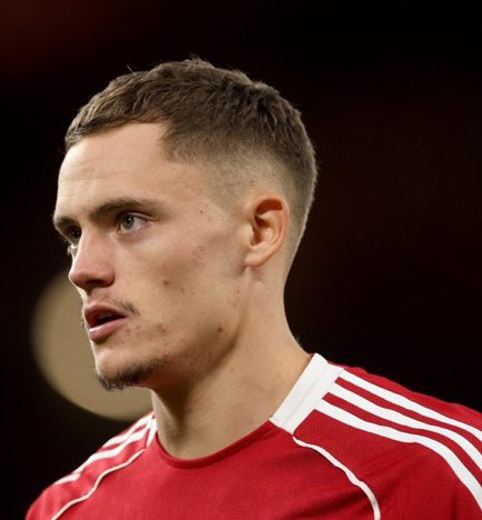 TheHateCentral's tweet image. 🚨 𝗝𝗨𝗦𝗧 𝗜𝗡: Florian Wirtz has a minor issue (skillset) and will start on the bench vs Inter @JamesWathland