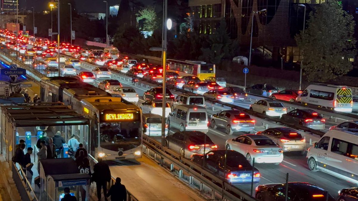 NuhGergin's tweet photo. Her gün trafik

#HerGünAynıTrafik https://t.co/xwmGL77El7