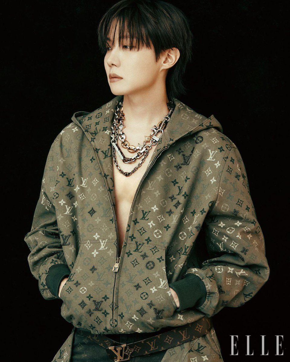jhopeGlobaI's tweet photo. [📸] New photos of j-hope for ELLE KOREA 

🔗 https://t.co/jABcGPUyPR

#jhopexELLE #jhopexELLEKorea https://t.co/6XY6M1MWMr