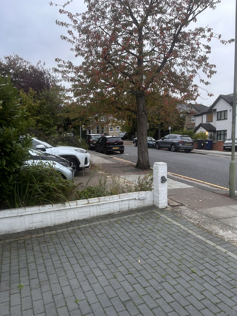 YosefDavid9's tweet photo. Hendon residents: Tired of being let down by Tories & Labour? Skyrocketing crime, crumbling streets, total neglect. Enough! Vote Reform UK – we're the ONLY ones with the guts to fix it, secure our communities, and put Hendon first. Real change starts now! #ReformUK #SaveHendon https://t.co/vWmX7rPyFQ