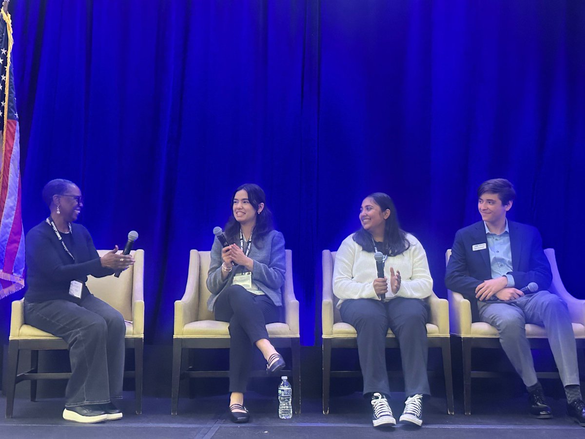 BlueShieldCA's tweet image. Blue Shield proudly joined @namicalifornia and hundreds of youth from across the state at the 2025 NAMI Youth Advocacy Day at the state capitol.
Did you know 94% of youth report experiencing regular mental health challenges each month, and of those who sought professional mental…