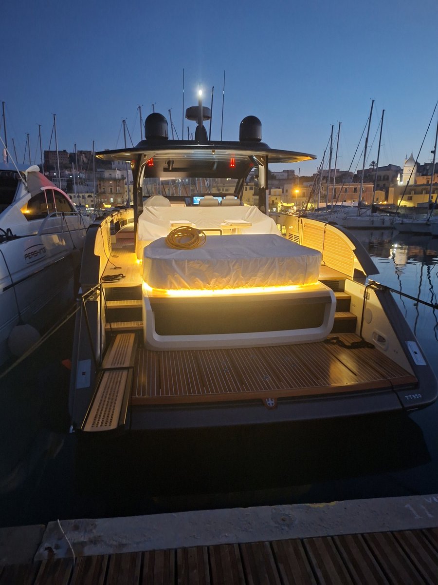 Mare_Sailing_'s tweet photo. Invictus TT 550 has arrived in Procida after the sea passage from Milazzo.
Refuelling and overnight stop completed.
Tomorrow we continue to Punta Ala.

— Alexander | Mare Sailing
#invictus #luxuryyacht #yachtdelivery #procida #puntaala https://t.co/VFB36eLdxY