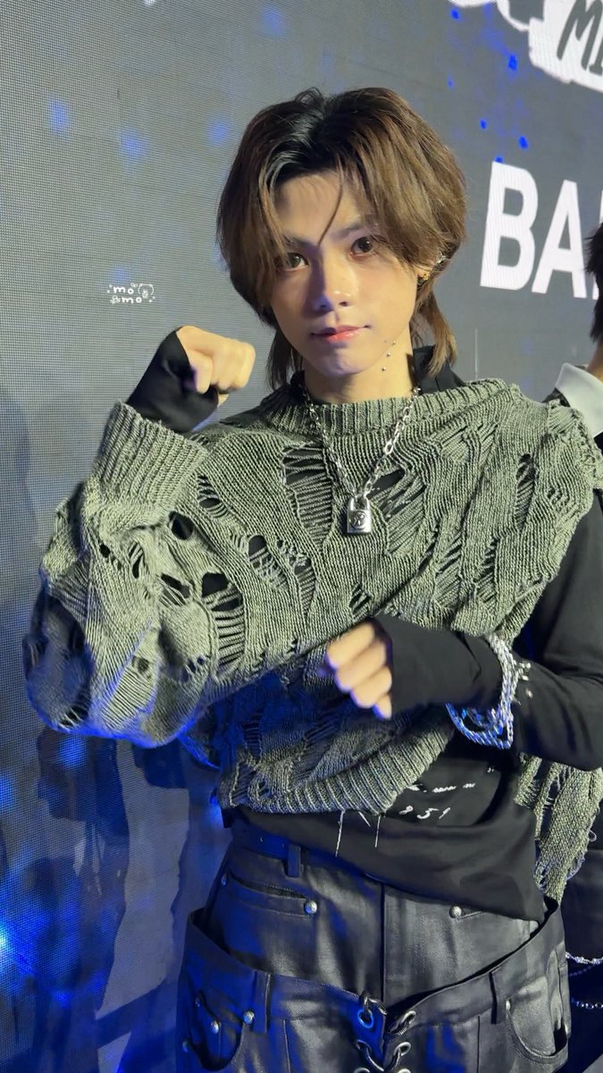 気まずいけどかわいい🐱