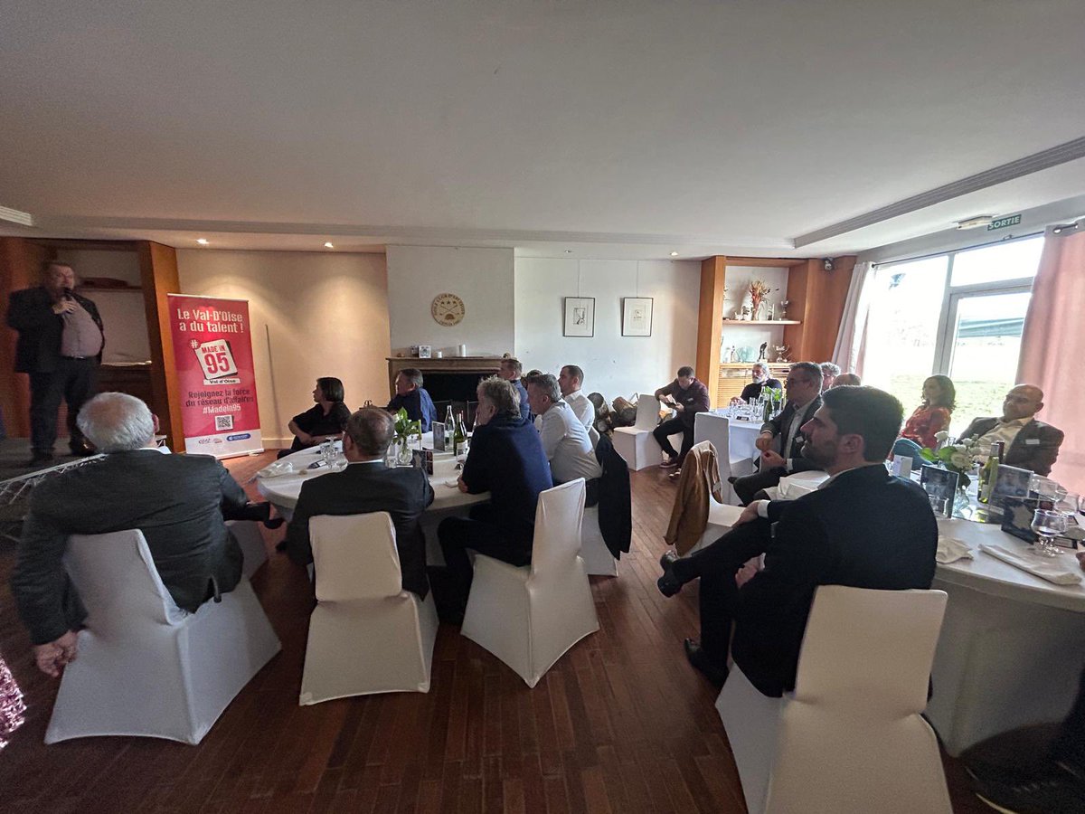 PKuchly57's tweet photo. Merci au #PVBC (Paris Vexin Business Club) de m’avoir invité pour parler de mon parcours de chef d’entreprises, militant d’un syndical patronal et acteur consulaire.
Un bon moment devant des membres motivés et dynamiques, dignes du #madein95.
Merci Clara, Axel et Guillaume ! https://t.co/cQiCyulnLO