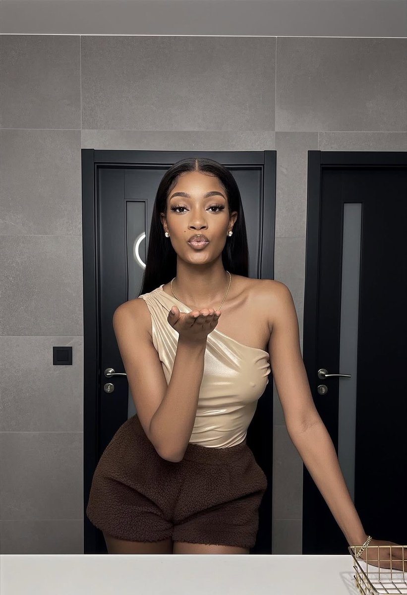 Eddie_231's tweet image. Don’t stare too long 🤭❤️