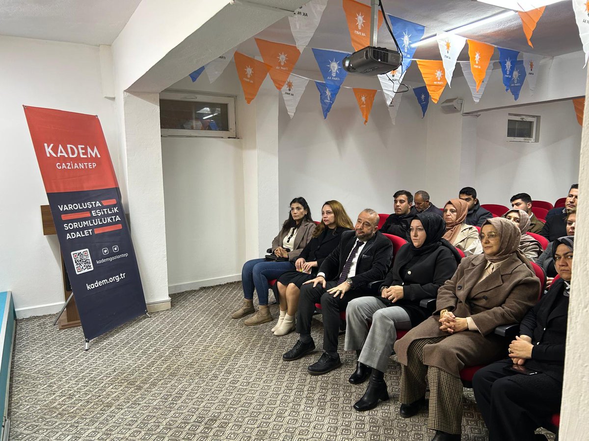 Kilis AK Parti İl Başkanlığında Güven Toplumun İnşası ve Anatomisi ile İki İnsan eğitimlerimizi başarıyla gerçekleştirdik.

Toplumsal bilinçlenmeye katkı sunmayı amaçlayan bu kapsamlı programda;
Eğitimcilerimiz katılımcılarla değerli bilgi ve deneyimlerini paylaştı.