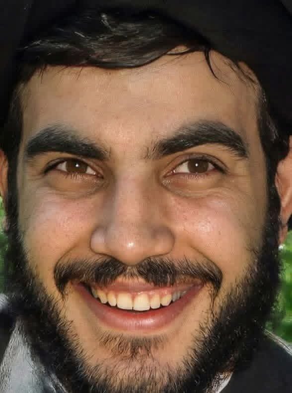 ضاحكةٌ مستبشرة 
سيدنا الأقدس💔🥀