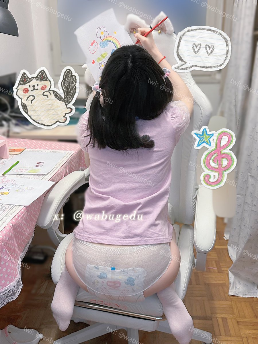 wabugedu's tweet photo. 下班回家发现给宝宝出的算数题宝宝一题都没做！╮( •́ω•̀ )╭但是我家宝宝画画很有天赋呀！画得真好以后多画～✧٩(ˊωˋ*)و✧ @cattydaydreams 
#abdl #幼児退行 #おむつ #ddlg https://t.co/kpo184Jdyp