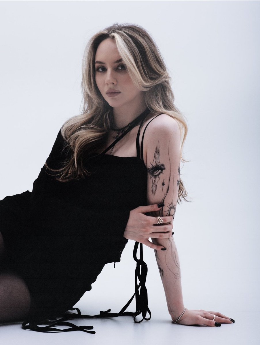 Glance_fanpage's tweet image. An lovely  old picture the queen @GlanceVl   from  her instagram 💙👑💪

 #KCORP  #VALORANT #OOTD #beauty