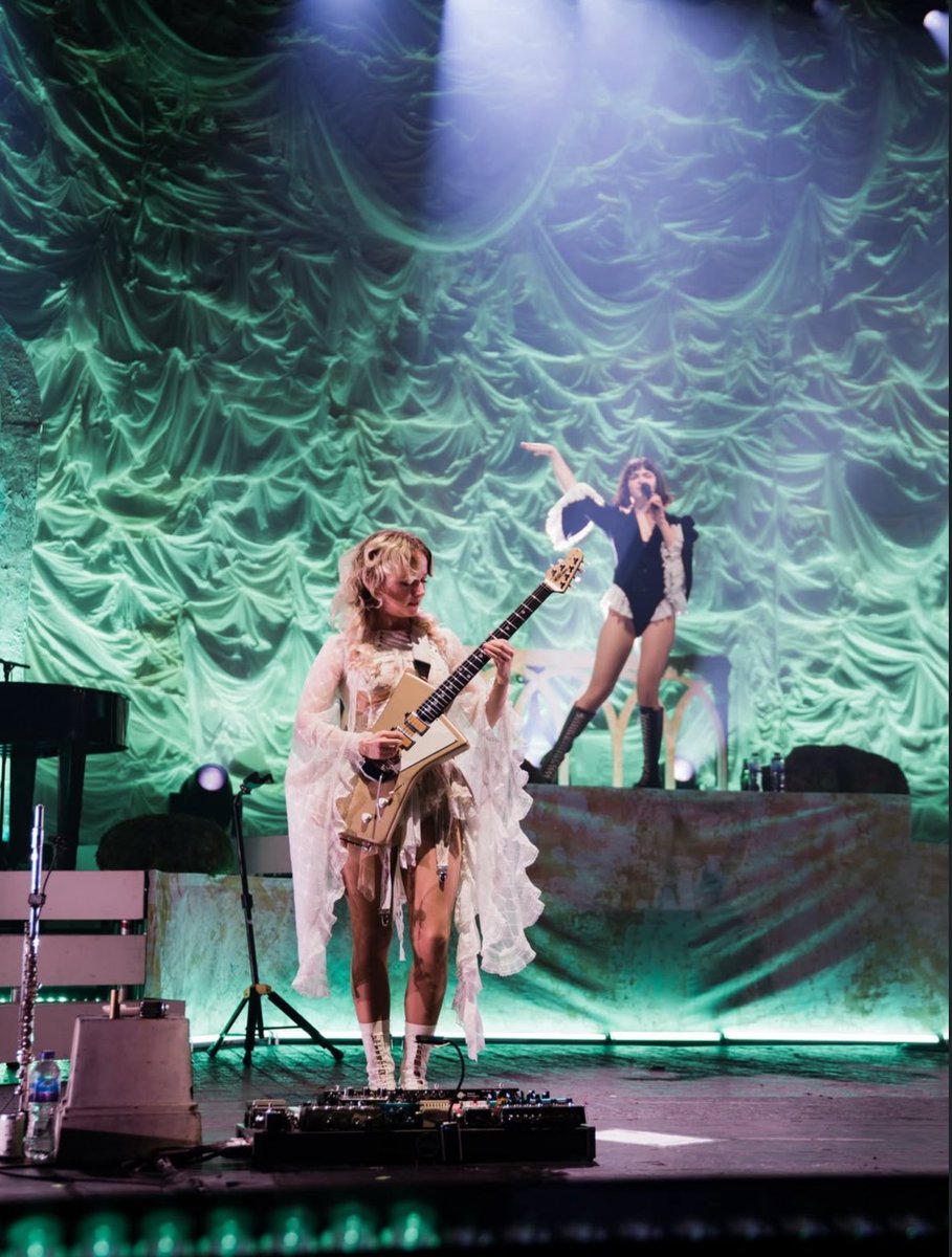 emily daily 🏹 (@dailyemilyr) on Twitter photo 