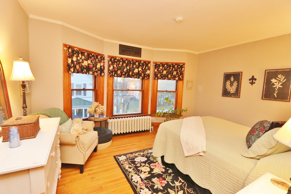 15 McKinley Street, Bangor ~ ✨ Price Adjustment: $419,000
Turn-of-the-century charm + elegant modern updates in Bangor’s Little City. 4BR, stunning kitchen, original woodwork, serene gardens.
A rare find!  - Tricia Quirk 207-944-3361
#RealEstate #BangorME