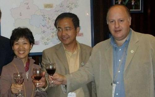 美国国防法案要求川普间谍结构解密当初冠状病毒起源调查报告：

最大的疑点在于：是否是美国方面利用武汉实验室，离岸合作开发的冠状病毒，导致了后来的灾难