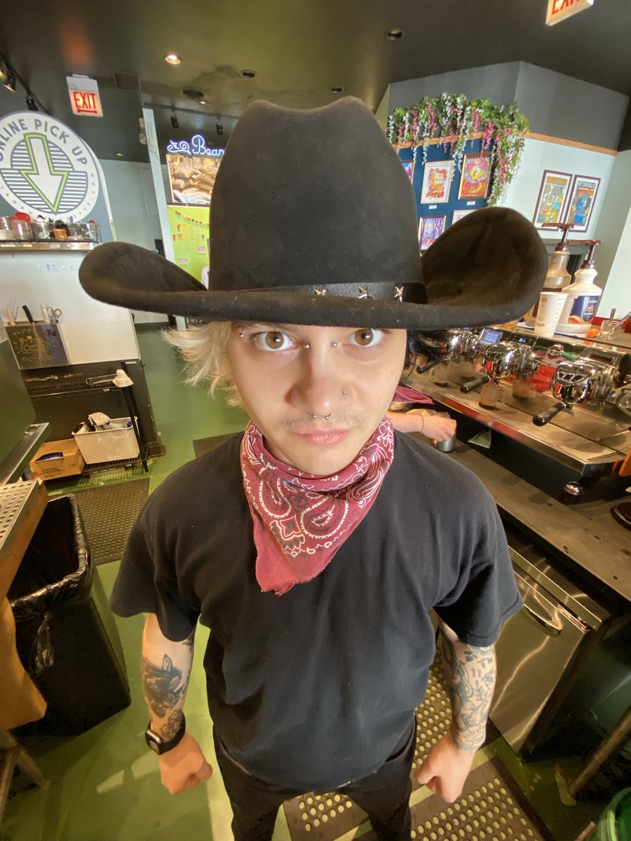 memgarband's tweet image. HOWDY!!! we're honored to be opening up this RAGER on saturday!!! celebrating the anniversary of tenmonthsummer's "fate lines" alongside such wild talent :0

it's gonna be a night that goes down in diy history books. tickets are below and in bio ^-^