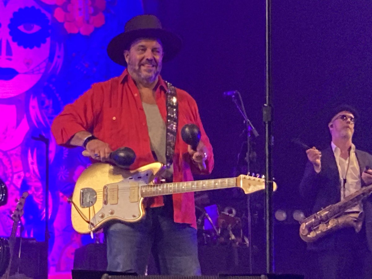 rxtopher16's tweet photo. I can’t tell you how sad I am about the passing of @raulmalo01. I was fortunate to see the @MavericksMusic twice. High energy shows and amazing music. Rest in peace Raul. https://t.co/X35e3OtkiC