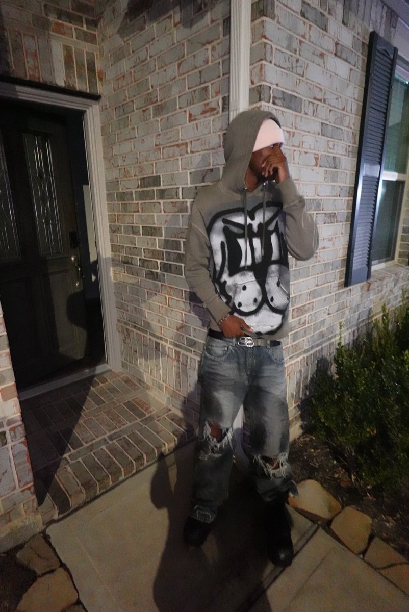 thenewexample's tweet image. 