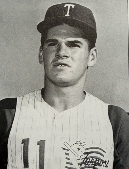Pete Rose en su segundo año como profesional, en el Tampa Tarpons Clase A de los Rojos de Cincinnati. Conectó 30 triples, un récord para la liga.